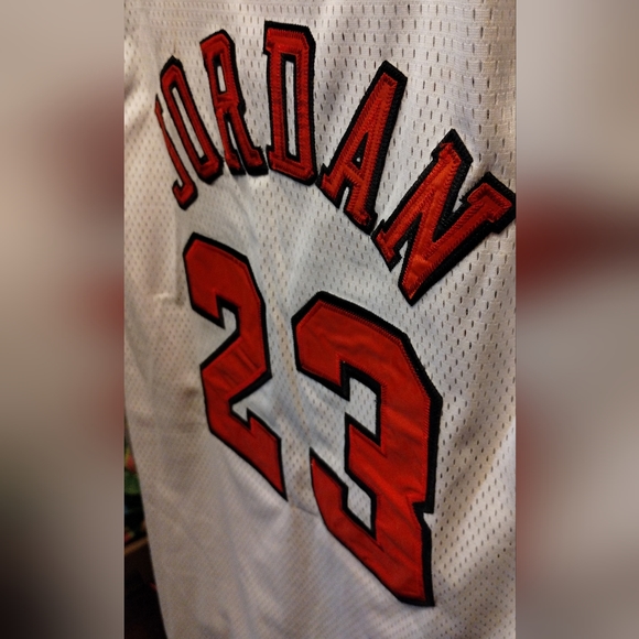 NBA basketball Chicago bulls Micheal Jordan jersey - Picture 3 of 5